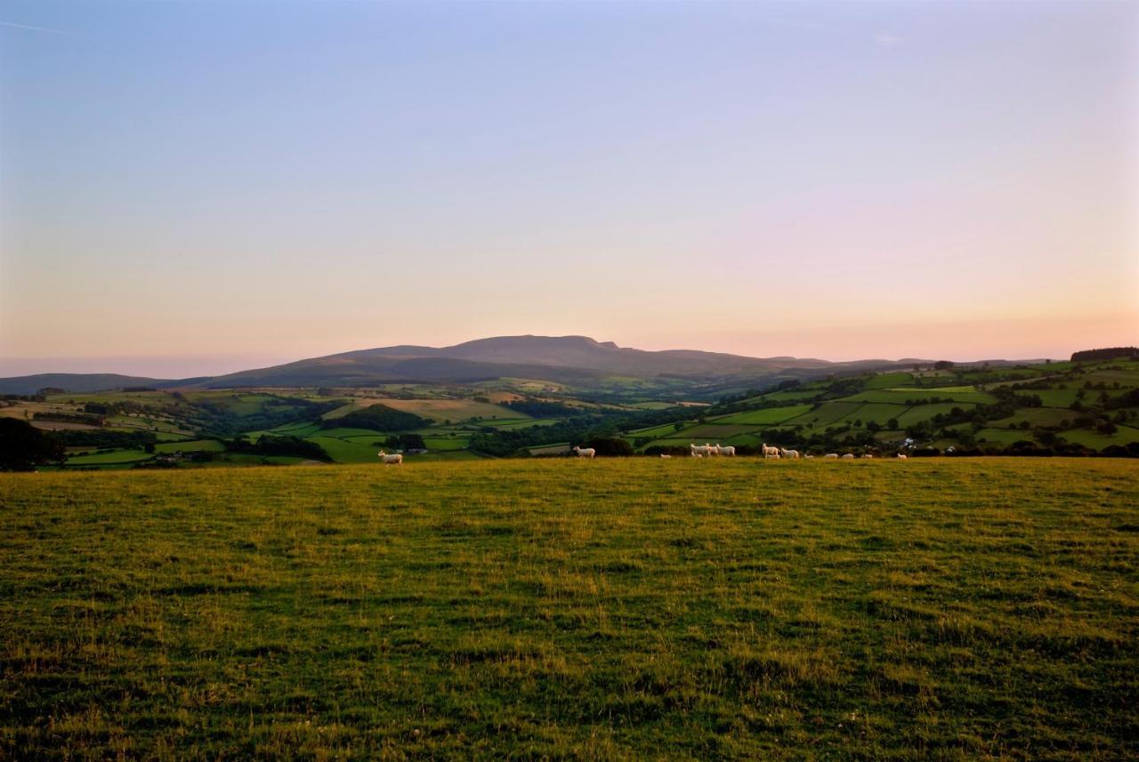 Log Cabin Villa Brecon Exterior photo